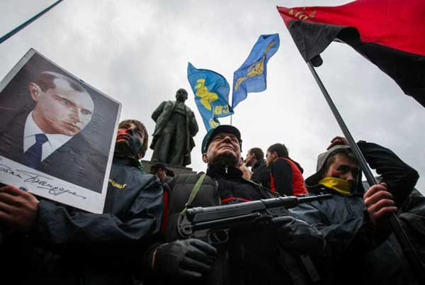 История повторяется: Украина готовится к межклановой резне