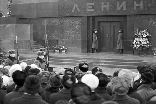 Жизнь в СССР и борьба за власть после смерти Владимира Ленина