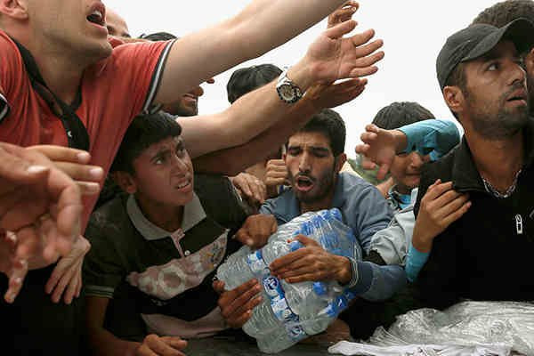 ЕС стонет: Беженцы массово насилуют европеек