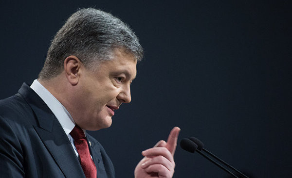 Порошенко в своей речи обвинил Обаму и Конгресс США в коррупции и финансовых махинациях. Укусил руку хозяина
