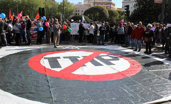 США стремятся форсировать подписание Трансатлантического договора об инвестиционном и торговом партнерстве с ЕС, предлагая европейцам согласиться на кабальные условия