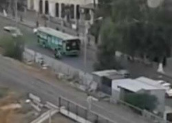 Из Алеппо на выход потянулись первые автобусы с боевиками