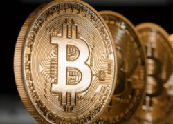 Китайское финансовое сообщество, в нарушение запрета властей, приспособилось выводить капитал из страны через биткойны, отчего криптовалюта взлетела ввысь