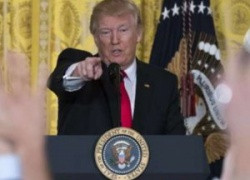 Политический фельетон: глава Еврокомиссии Юнкер решил показать кто в Европе хозяин и начал незатейливо кусать президента США Трампа