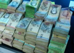 Валюта в Венесуэле стремительно теряет вес, ухудшая экономическую ситуацию в стране