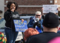 Негры в США требуют от белых отдавать им свое имущество. Политические требования переросли в экономические