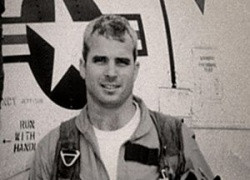 Как сенатор Джон Маккейн, будучи пилотом ВМС США, уничтожал американский боевой воздушный флот