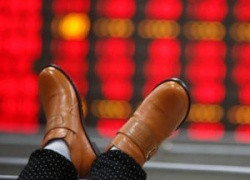 Китай запускает в оборот дешевые деньги, спасая свой рынок ценных бумаг