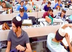 Израильские раввины, преподающие в военной школе, восхваляют Гитлера, считая, что он был прав на все 100 процентов и утверждают, что палестинцы сами стремятся стать рабами евреев