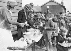 Франклин Рузвельт подавил диктатуру банкиров в 30-х годах прошлого столетия, вырвав США из искусственно созданной ими "великой депрессии"