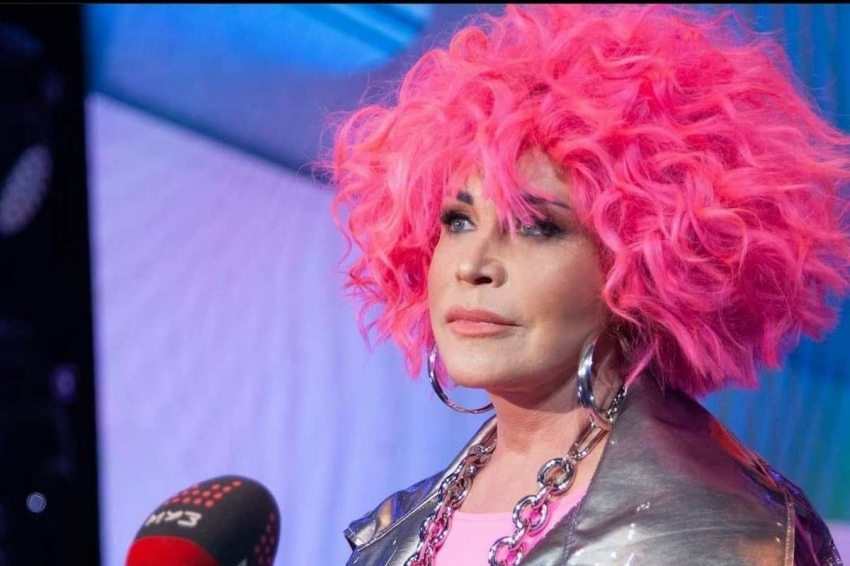 74-летняя Бабкина в ярком образе обескуражила поклонников