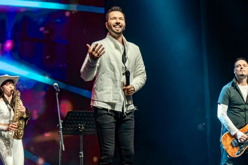 Певец Денис Клявер прятался в костюме Щенка на телешоу «Маска»