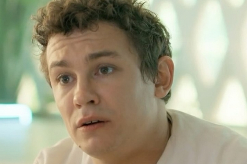 Актер Кологривый заявил, что сыграл бы роль Адидаса в «Слове пацана» лучше Янковского