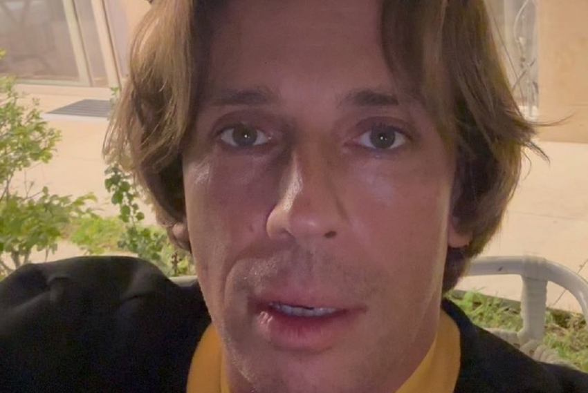 Галкин обругал пса, испортившего цветы, подаренные Пугачевой на 75-летие