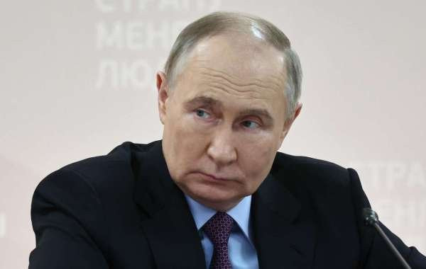 Путин поручил утвердить программы развития 10 регионов