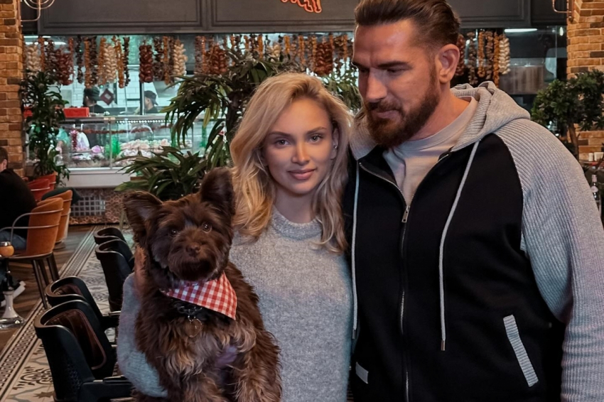 Курбан Омаров показал свадебное платье своей невесты