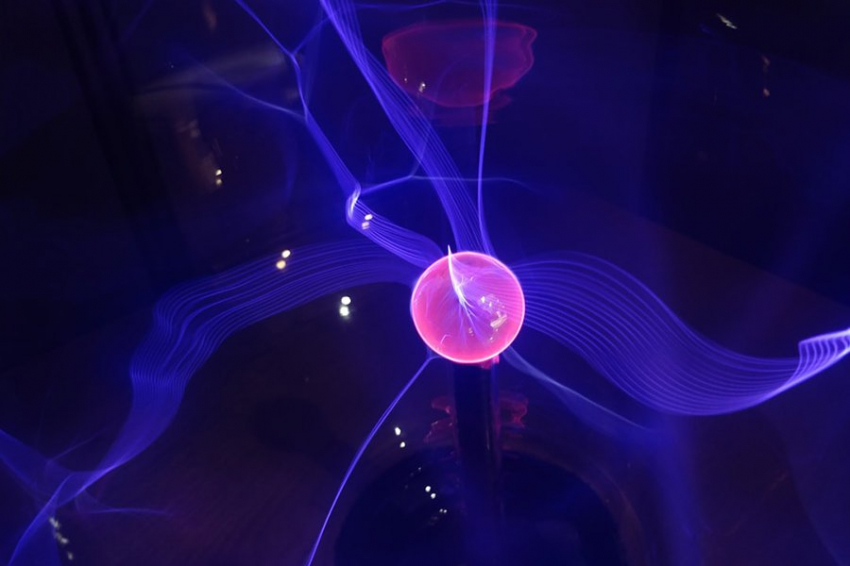 Хрупкая квантовая запутанность может пережить хаос химических реакций