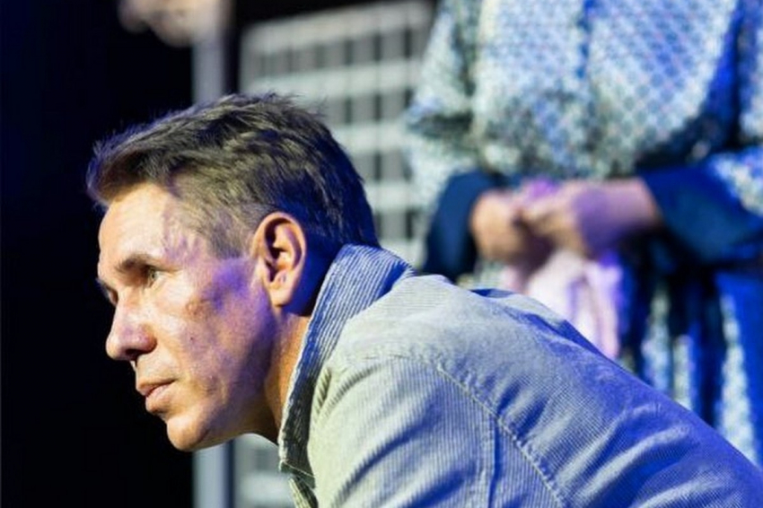 Актер Панин поцеловал Вайкуле на фестивале в Лос-Анджелесе