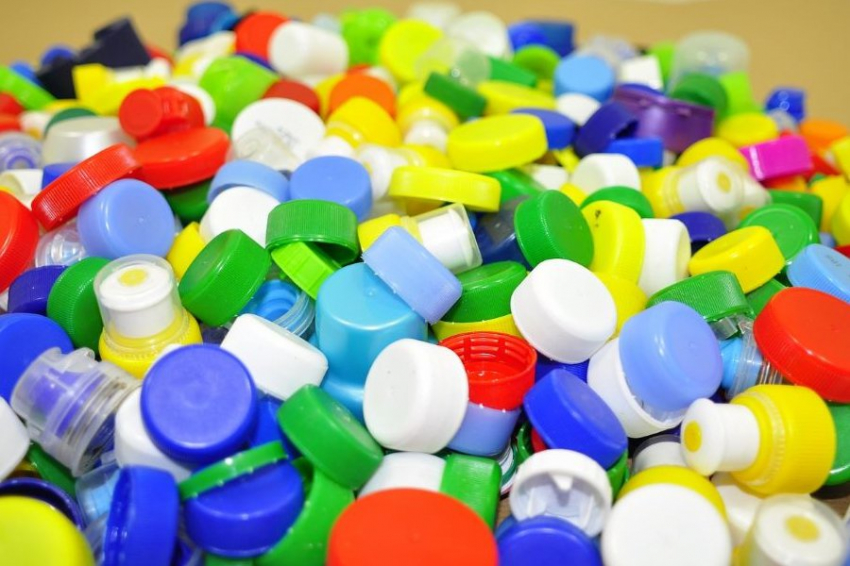 Ученые: Яркий пластик представляет особенную опасность