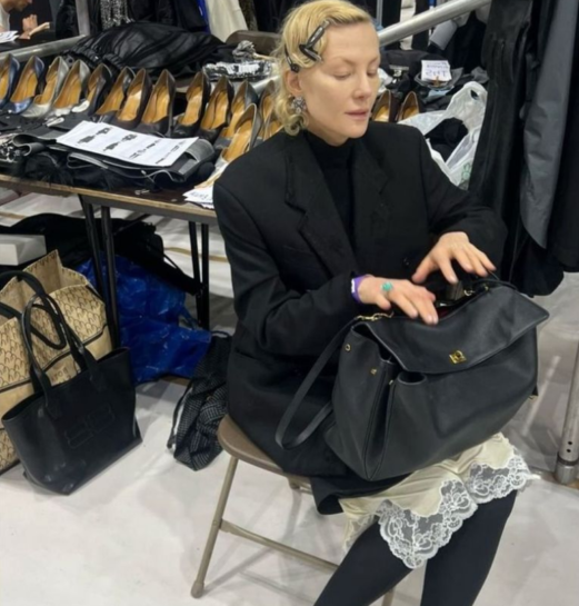 Актриса Рената Литвинова снялась во Франции в новом наряде