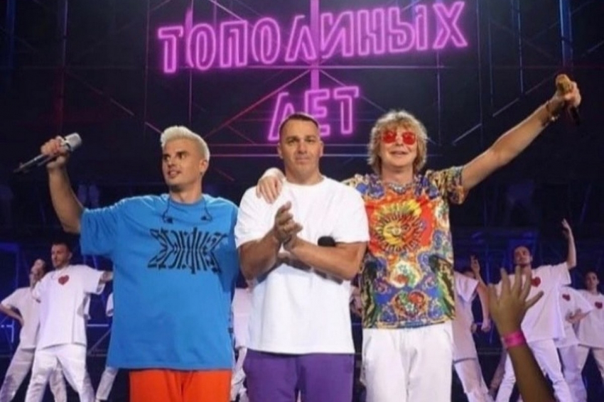 Журналисты назвали четыре песни, которые все пели на летних дискотеках в 90-х