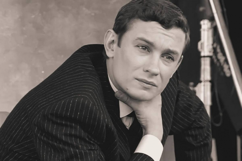 Никита Кологривый показал необычное место, куда засовывает микрофон во время съемок