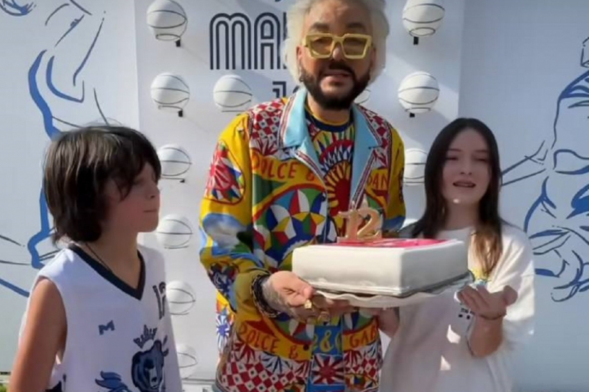 Филипп Киркоров поздравил вернувшегося из Эмиратов сына Мартина с 12-летием