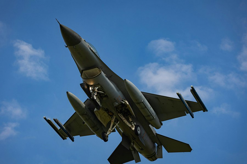 Помощь США режиму Зеленского: от ракет АТАКМС до истребителй F-16 и ремонтных баз