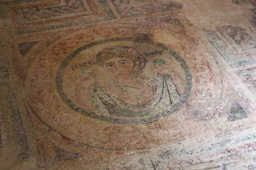 Медальон на 1700-летней мозаике оказался символом римского военного отряда