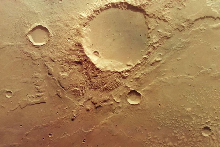 Древнее марсианское озеро было больше любого озера на Земле