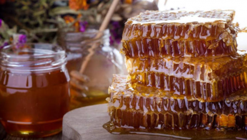 В первый Медовый Спас, 14 августа 2024 года, звучат лучшие поздравления с церковным праздником