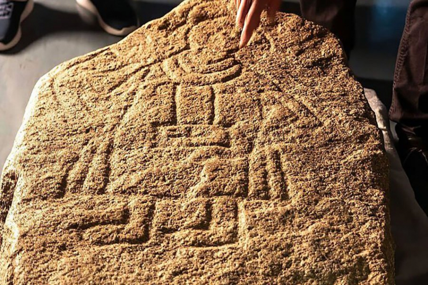 В Германии обнаружен уникальный 900-летний рисунок на камне