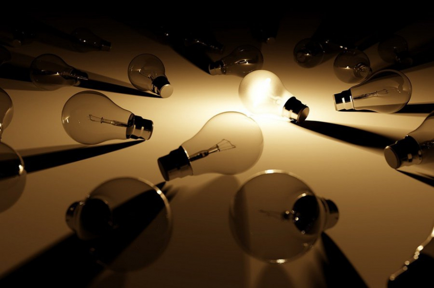 Российские ученые научились разлагать токсичные отходы с помощью обычной лампочки