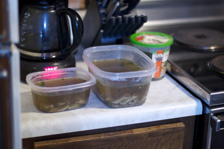 Эксперты предупреждают об опасности пластиковых контейнеров для еды