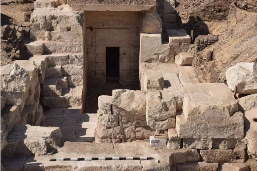 Древние тайны Атриписа: обнаружен вход в возможное святилище под скалами Египта