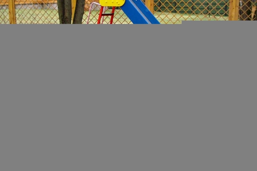 Mirror: В Великобритании у 6-летней девочки случился инсульт после активных игр на площадке