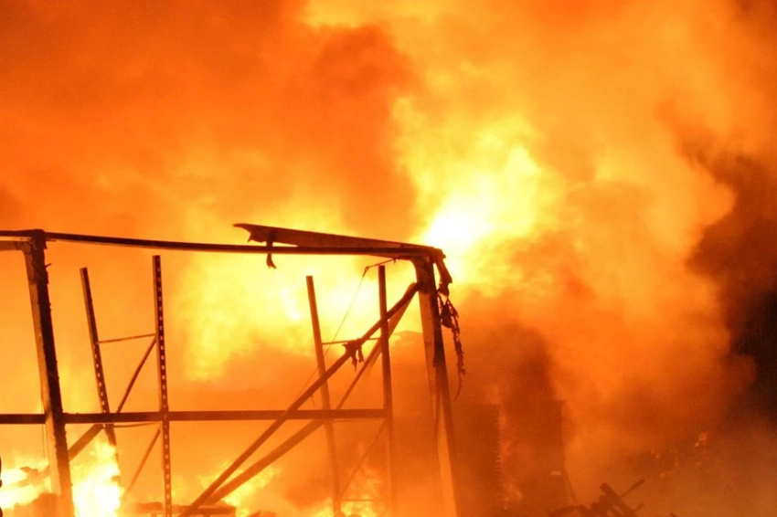 В Татарстане загорелся барак с рабочими, шесть человек погибли