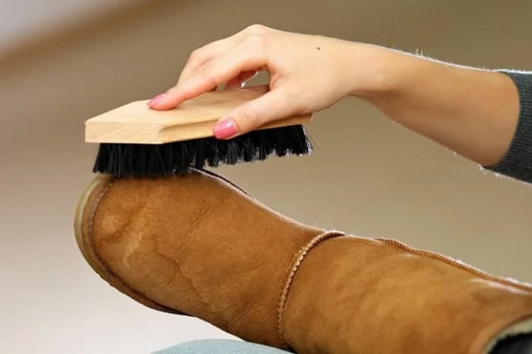 Сохраните надолго: как ухаживать за обувью весной, чтобы она не испортилась