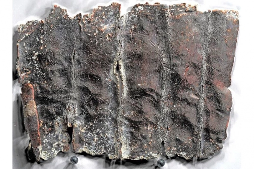 Во французском некрополе обнаружена 21 римская «табличка с проклятиями»