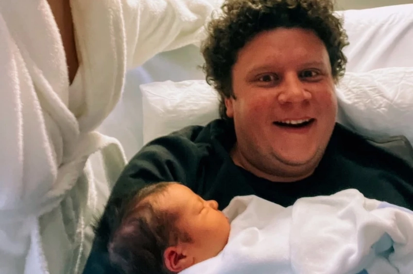 Назвали сына Лотереем: актер Евгений Кулик стал отцом в третий раз