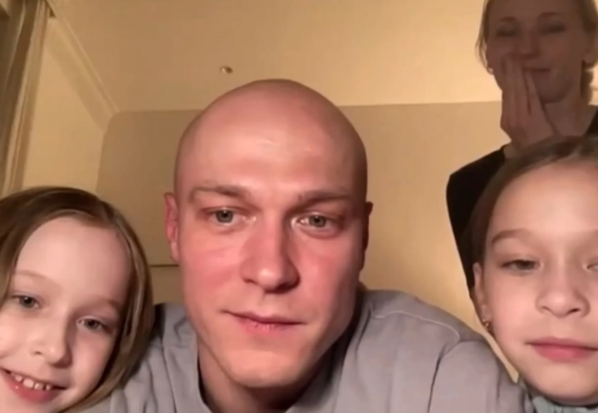 Юра Борисов вышел в эфир американского телевидения с женой и дочками после номинации на "Оскар"