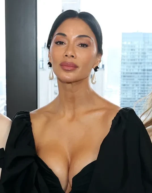 Неделя моды в Нью-Йорке: Николь Шерзингер в первом ряду, российские модели Таня Чурбанова и Вика Евсеева — на подиуме на показе Carolina Herrera