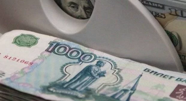 Феноменальный фактор: Что стоит за резким падением доллара и как это отразится на рубле?