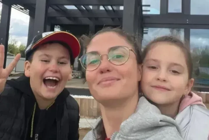 "Не могу сказать, что наговорил приятностей". Агата Муцениеце рассказала о встрече с сыном, который живёт с Павлом Прилучным