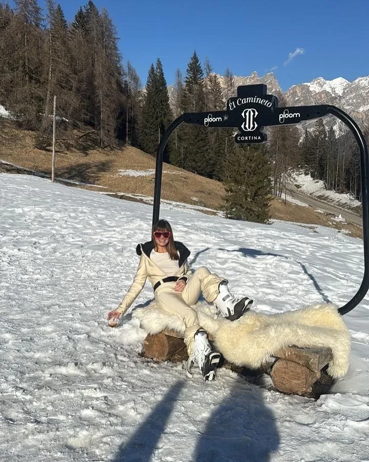 Оксана Робски с мужем и сыном отдыхает на горнолыжном курорте в Италии
