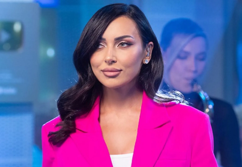 "Нам не везёт в любви". Разведённая Алсу пошутила о своей личной жизни