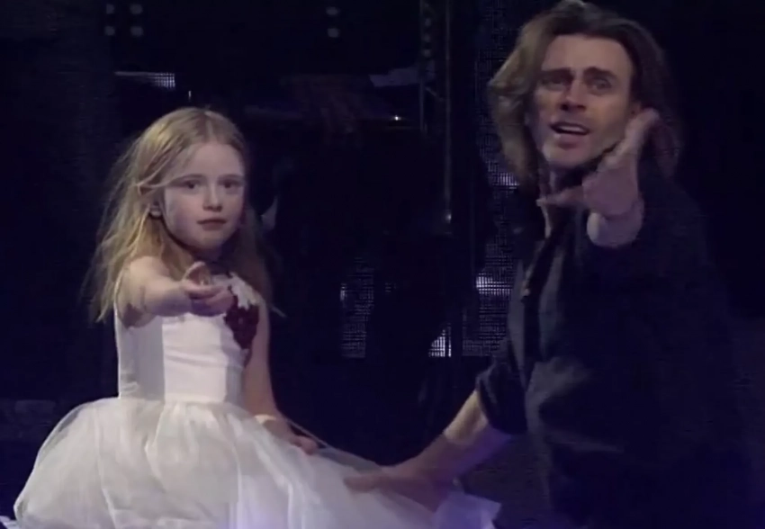 Пётр Чернышёв и его дочь от Анастасии Заворотнюк выступили с номером, посвящённым памяти актрисы