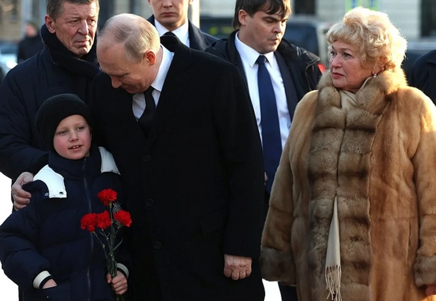 Владимир Путин встретился с Ксенией Собчак и поговорил с её сыном Платоном у памятника Анатолию Собчаку