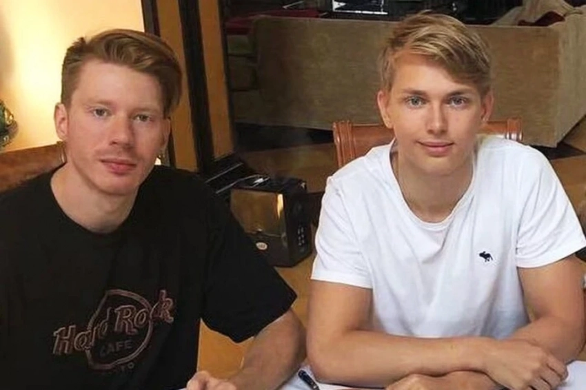 Внуки Пугачевой разругались из-за политики