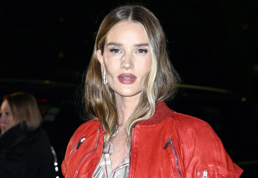 Неделя моды в Лондоне: Рози Хангтинтон-Уайтли, Никола Пельтц и Орландо Блум среди гостей, Наоми Кэмпбелл — на подиуме на показе Burberry